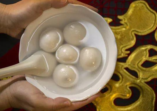 元宵咋吃才健康,元宵都有哪些做法及元宵与汤圆有何区别