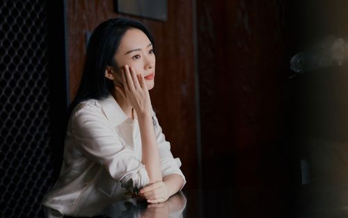 童瑶白衫优雅唯美桌面壁纸