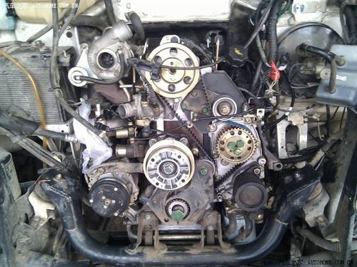 给你看个带齿的皮带: 这是依维柯索菲姆柴油发动机里的正时皮带,带齿