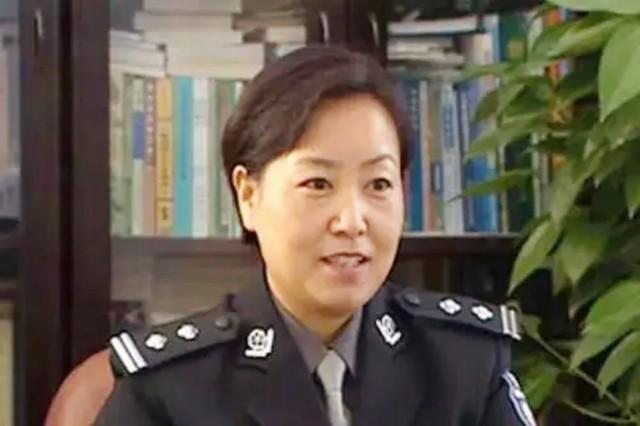 人间独留儿子,孤儿内心悲痛任长霞去世的时候,儿子卫辰尧还没有成年.