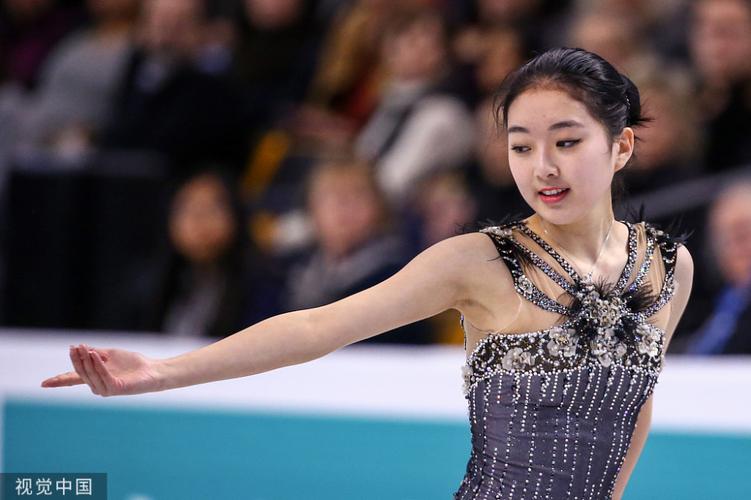 骄傲!花滑美将李子君穿上白色婚纱,谷爱凌解锁1440空翻转体动作
