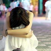 伤感头像,男生双手抱膝的图,高清,急!