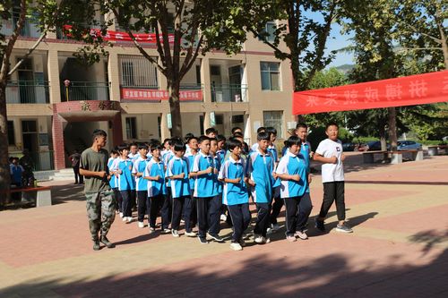 长清五中进行军训会操展演