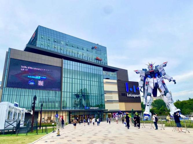 上海市的海外首家"lalaport"(啦啦宝都)购物中心于4月