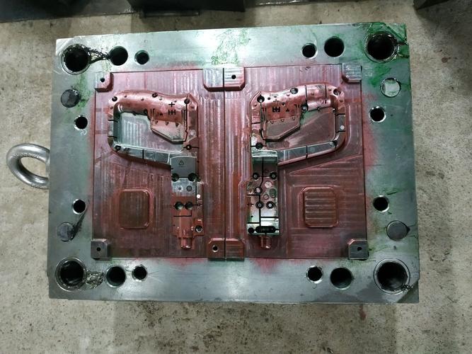 包胶模具-1