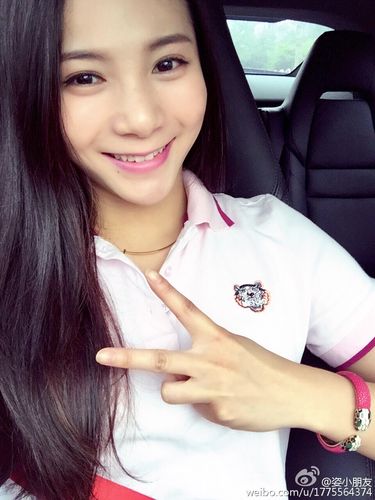 p叉了!叶璇晒美照被吐槽 遭天然美女完爆(组图)