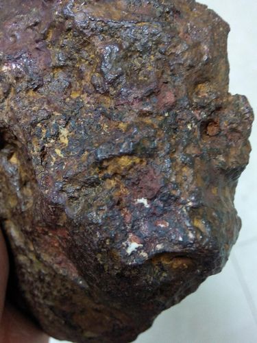 请老师给看看这是陨石吗?还是铁矿石?