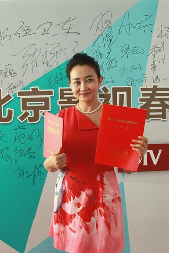 导演杨阳荣膺春燕奖 实际行动诠释爱与希望