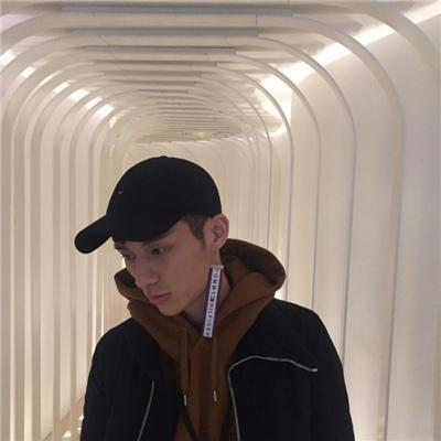 2019男生颓废迷茫伤感头像大全兄弟 习惯任何人的渐行