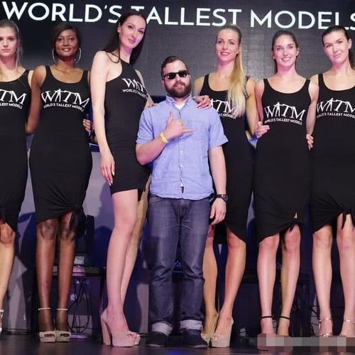 世界上最高的女模特,俄罗斯身高2米多的女巨人,单身至今!