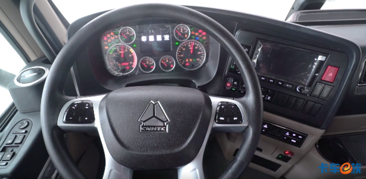 lng动力轻量车身豪沃tx国六牵引车谁能不爱