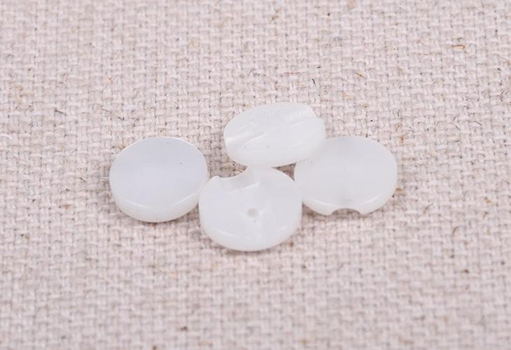厘米白色单孔有机玻璃纽扣库存老式服装收藏怀旧纽扣