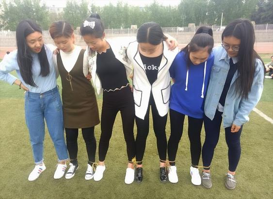 会计1632班举办多人多足比赛
