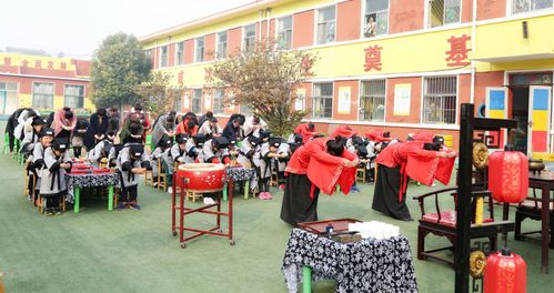 向孔老夫子行鞠躬礼