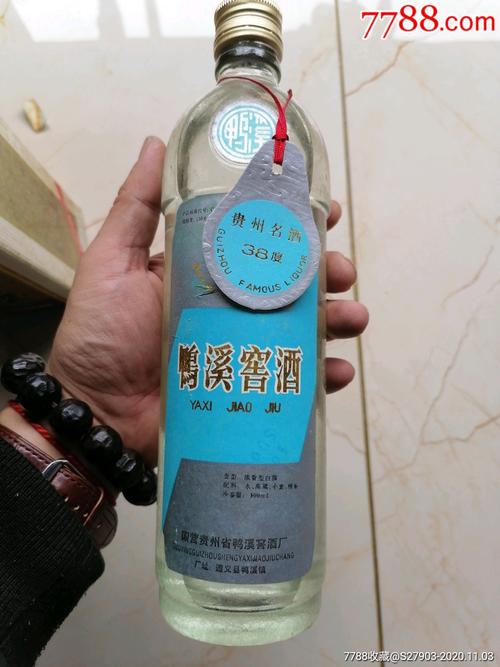 1995年鸭溪窖酒(少见圆柱形瓶带原盒38度500毫升)