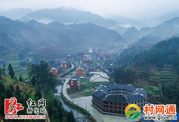 新化县十大秀美山村:云遮雾掩土坪村