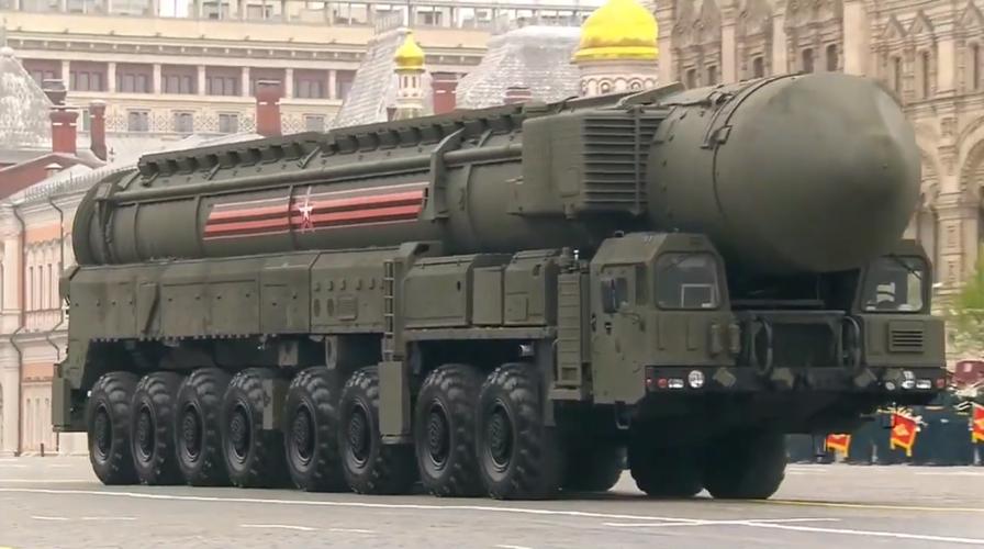 俄罗斯纪念卫国战争阅兵 亚尔斯洲际导弹亮相