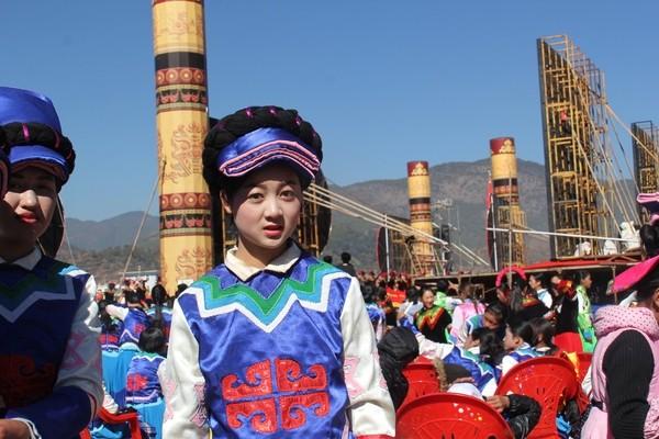 酷似影视明星"赵丽颖"的"小凉山"彝族姑娘.