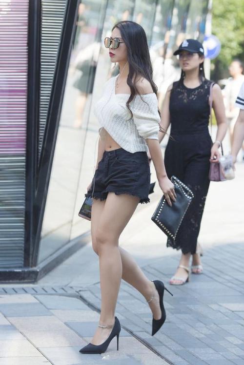 街拍美女:成熟的女人,更容易让你神魂颠倒!