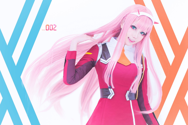 日本小姐姐cos《国家队》女主02 笑容甜美,姿势撩人