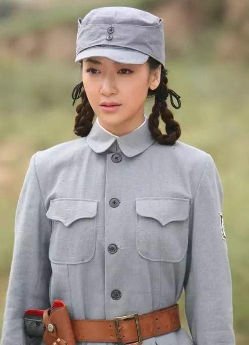 女明星的军装照惊艳众人,太迷人了,哪个更有军人气质?
