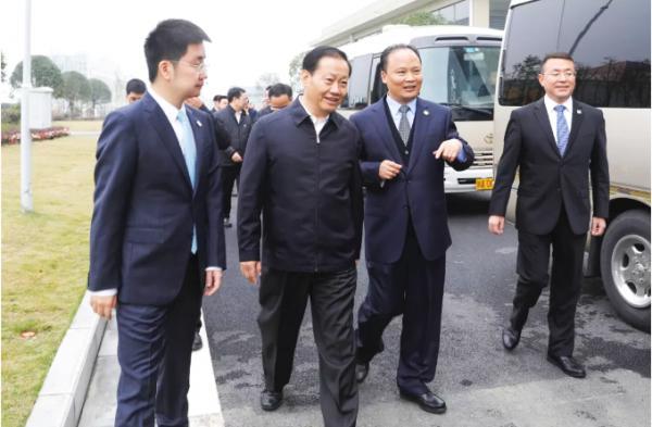 四川省委书记彭清华莅临通威太阳能(成都)有限公司调研