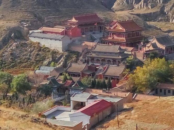 瞰拍牛首山寺庙群