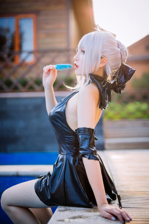 美少女cosplay〕fgo同人 黑saber小姐姐的泳装那是真的性感