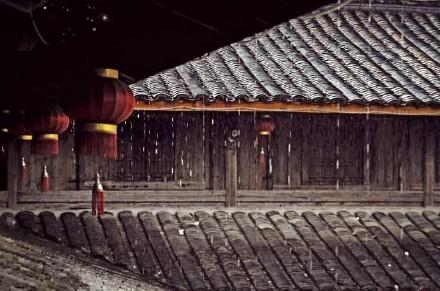 倚楼听风雨淡看江湖路