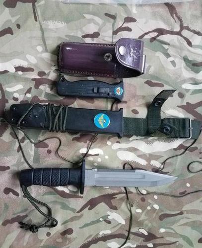 一刀在手 野外生存轻而易举 连指北针和磨刀器都不缺的国产伞兵刀