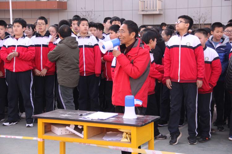 团结就是力量——章丘区绣水中学举行"体育节"拔河比赛