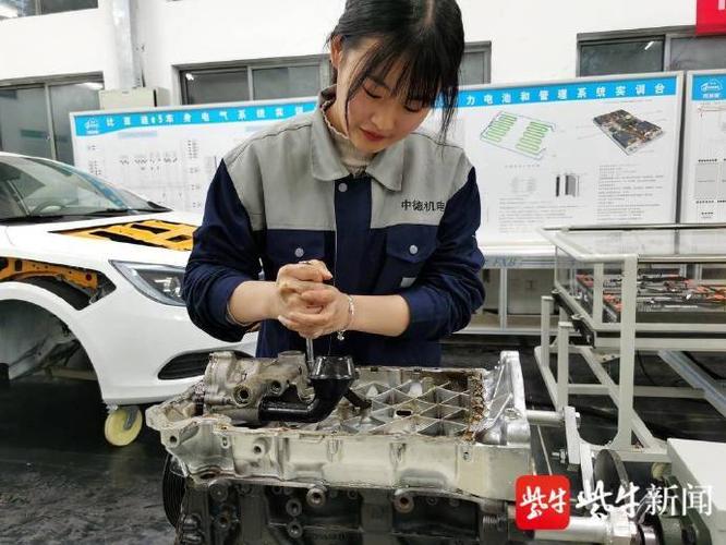无锡科技职业学院有个"修车西施",汽修系三届学生就她