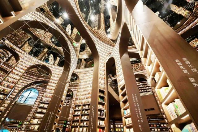 成都"网红"书店:现代魔幻8d空间vs古老洞穴风,学习好