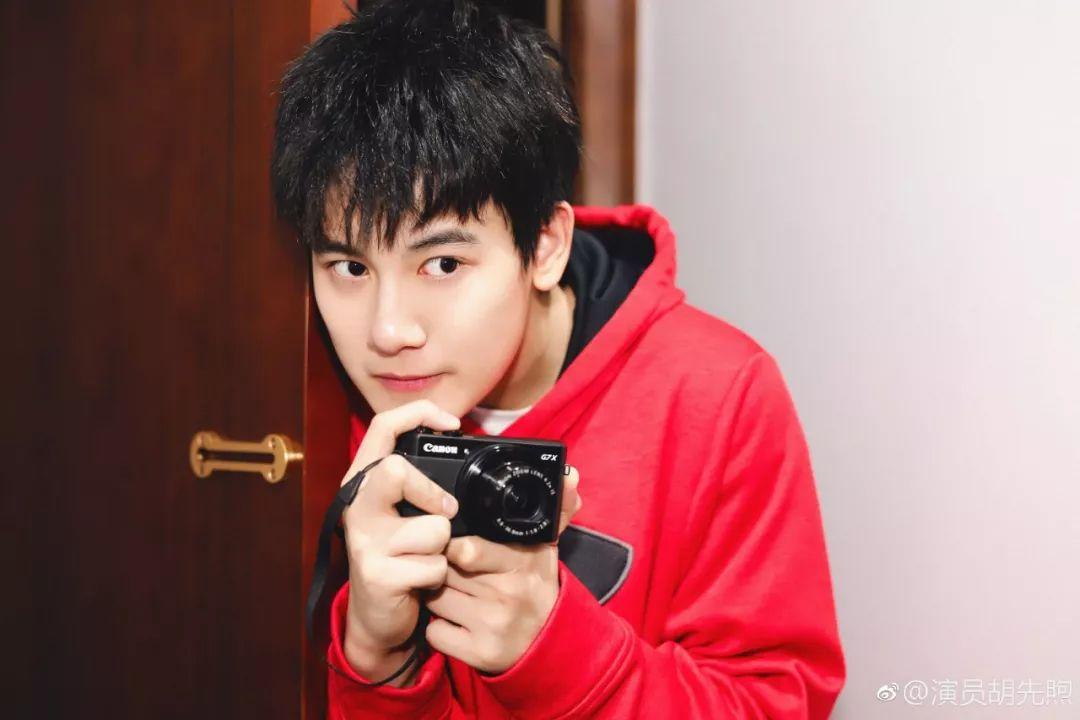 原创胡先煦被曝与女友分手年纪不小倒是恋爱的一把好手