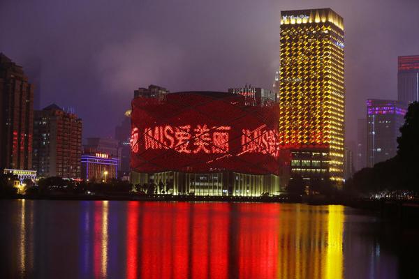 汉秀剧场大屏幕又被神秘人承包了!这次是要向谁表白?