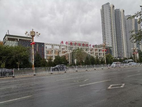 库尔勒的主动脉石化大道