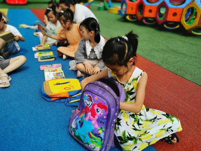 "自理教育"——幸福幼儿园整理书包比赛