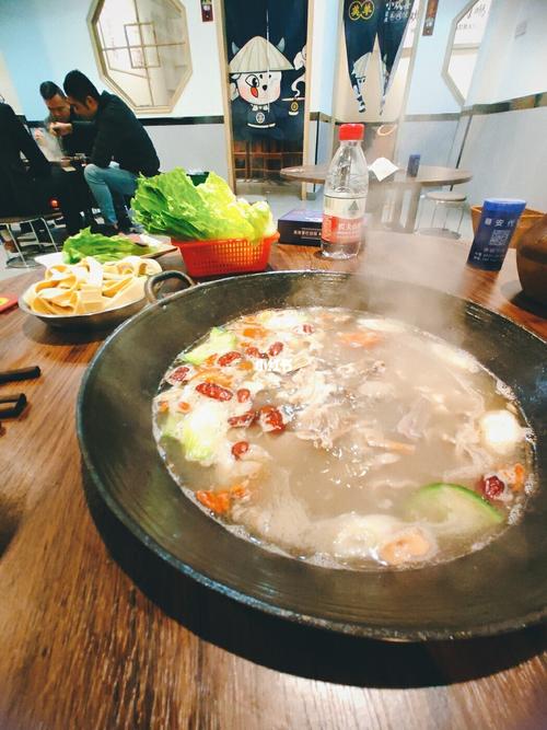 快来吃上一顿热气腾腾的羊肉火锅!_羊肉_火锅
