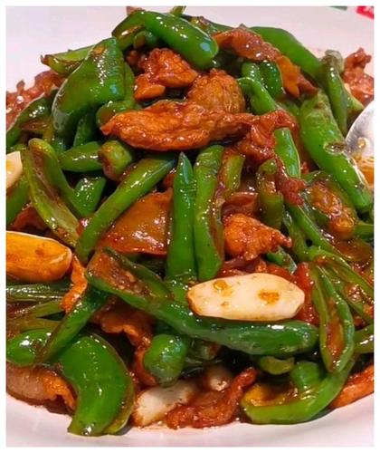 湖南经典菜辣椒炒肉到底先炒肉还是先炒辣椒大厨教你正确做法
