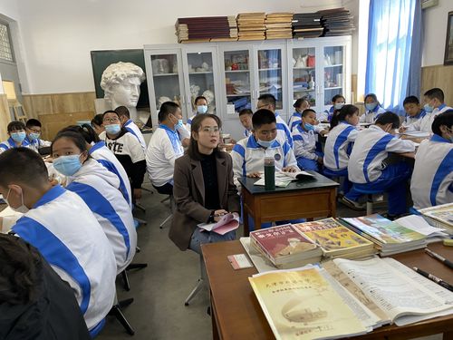 随后中学组在双港中学举行听评课研讨活动,小学组在双港实验小学