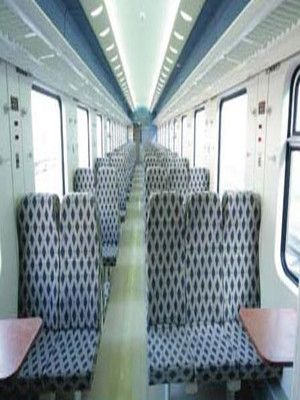 火车硬座图片