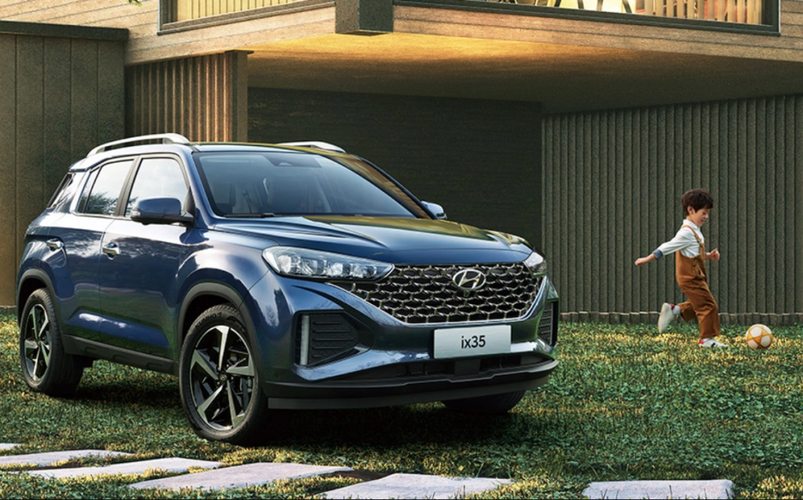 全新现代ix35外观调整较大,整体造型相比上一代年轻很多,设计也更加