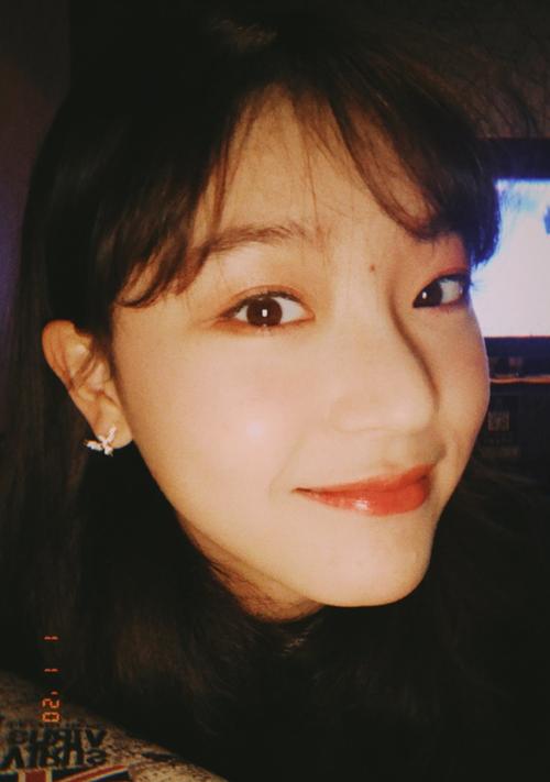 偶像美少女歌手谢蕾蕾迷人写真美照欣赏
