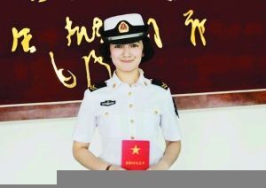 图 中国海军首位维吾尔族女军官 原系辽宁舰舰员