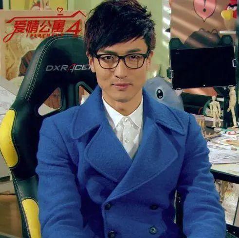 首先是他拒绝出演《爱情公寓5》,然后王传君又经常以长发邋遢的造型