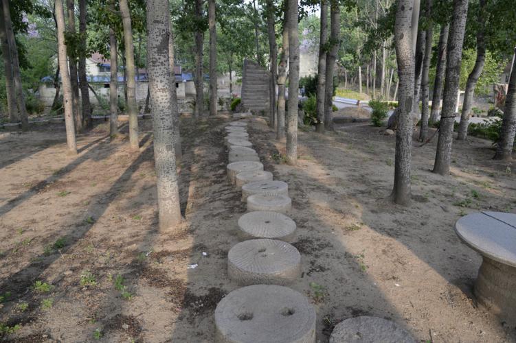 山东昌乐乔官响水崖村(山东省特色旅游村)雷京平摄