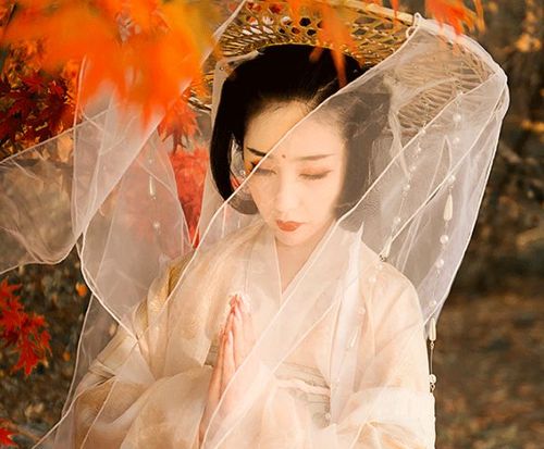 古装美女,枫树下斗笠长裙写真图集,唯美浪漫