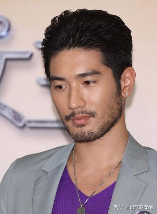 高以翔耳垂褶皱