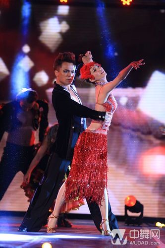 王丽坤参加东方卫视舞林争霸