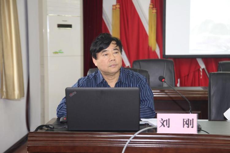 刘刚老师作题为"中国传统文化对社会主义道德建设的滋养意义"的专题